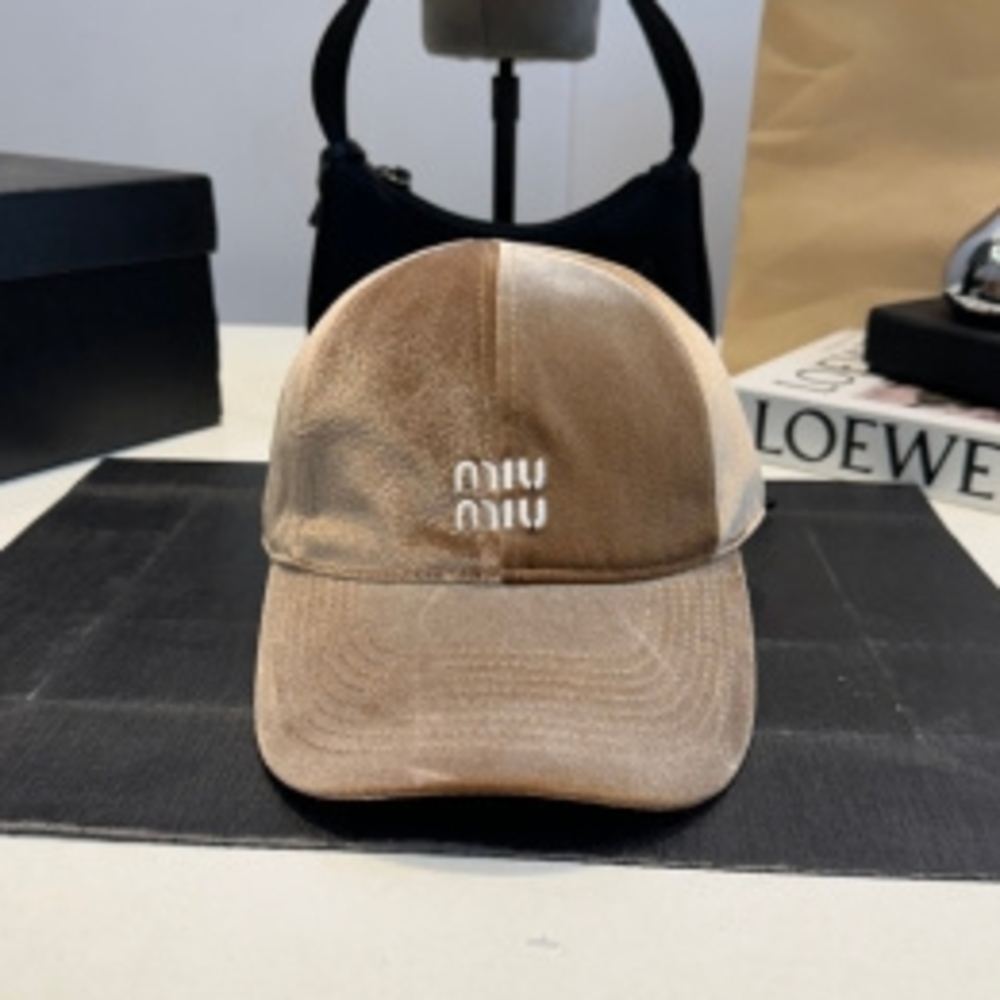 ✨Miu Miu Champagne‑Gold Velvet Baseball Cap White Logo